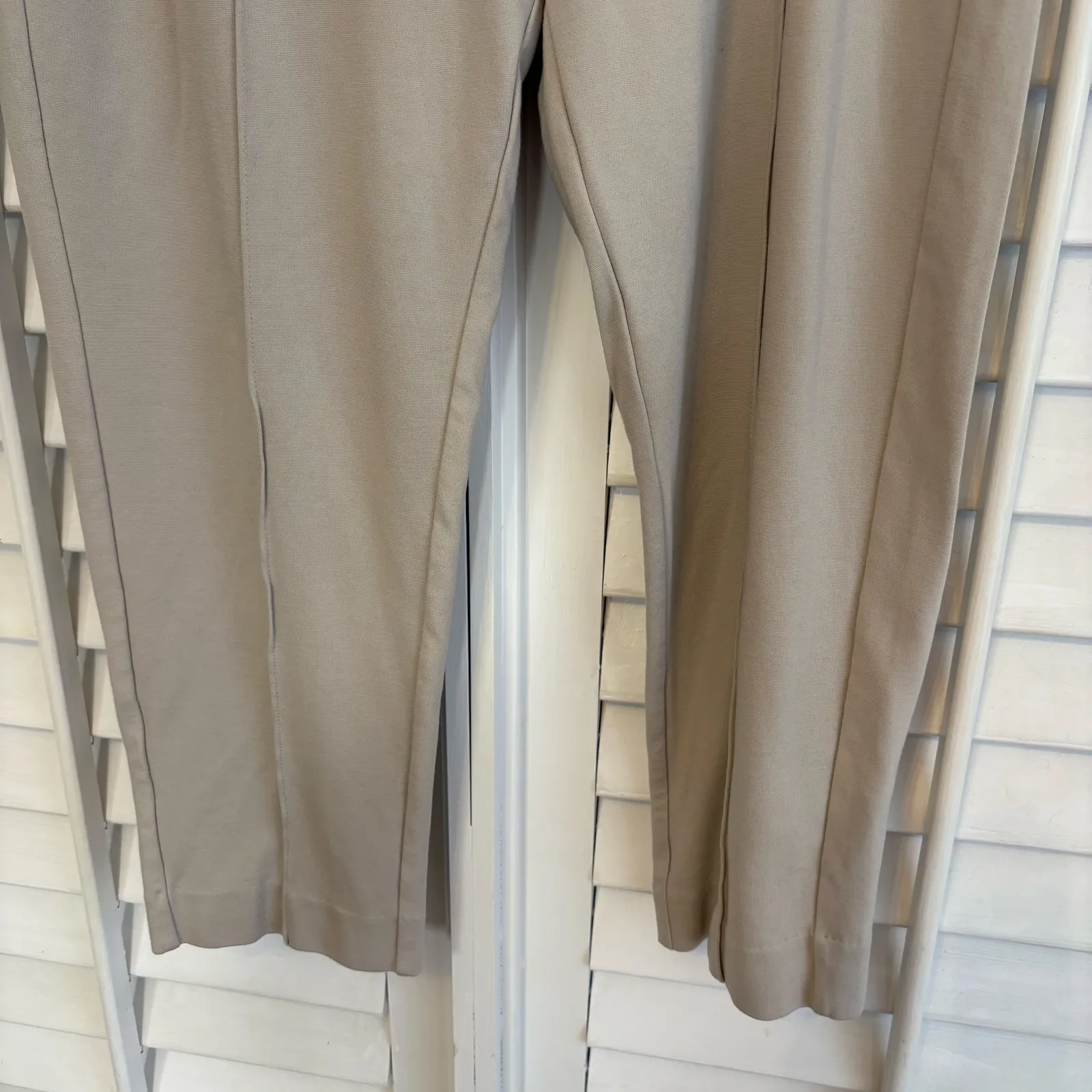 Soft Surroundings Tan Crops‎ Size Large - Image 4