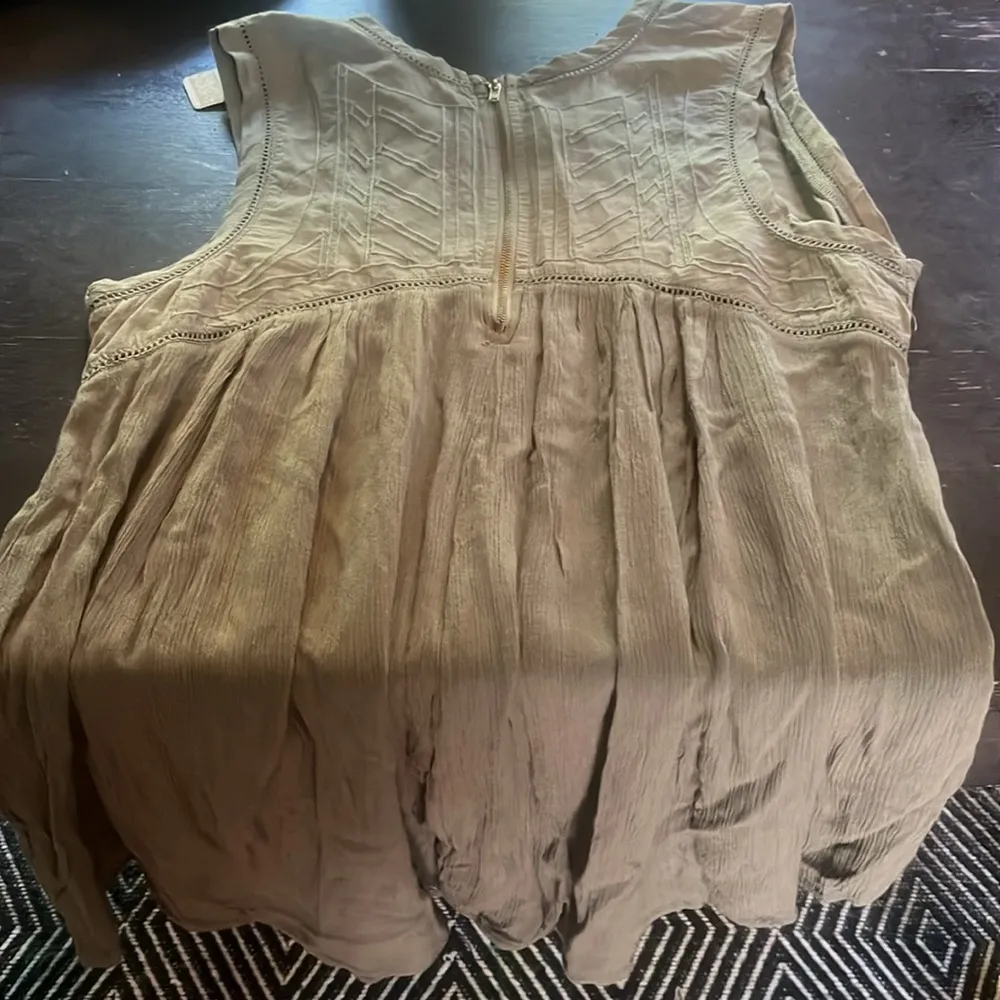 Large tank top in army green made in India size Large 100% Rayon. NWT - Image 3