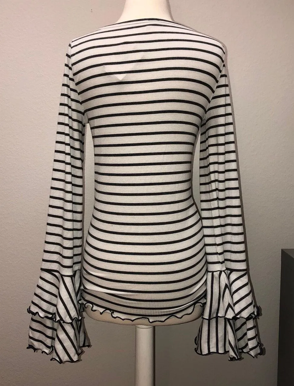 NWT  Good Find Grey and White Striped Long Sleeve Top - Image 4
