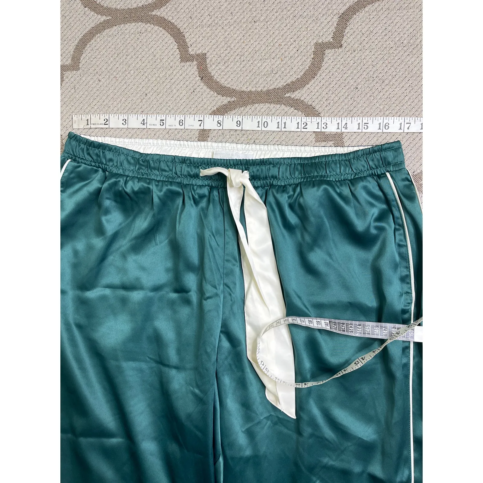 Abercrombie & Fitch green satin Long sleeve pull on pants PJ set, size XL - Image 9