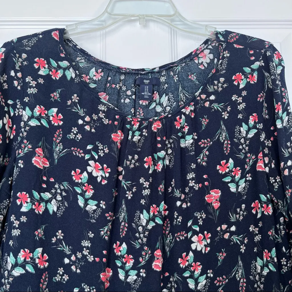 Gap  Navy Floral top boho flowy round neck S - Image 6
