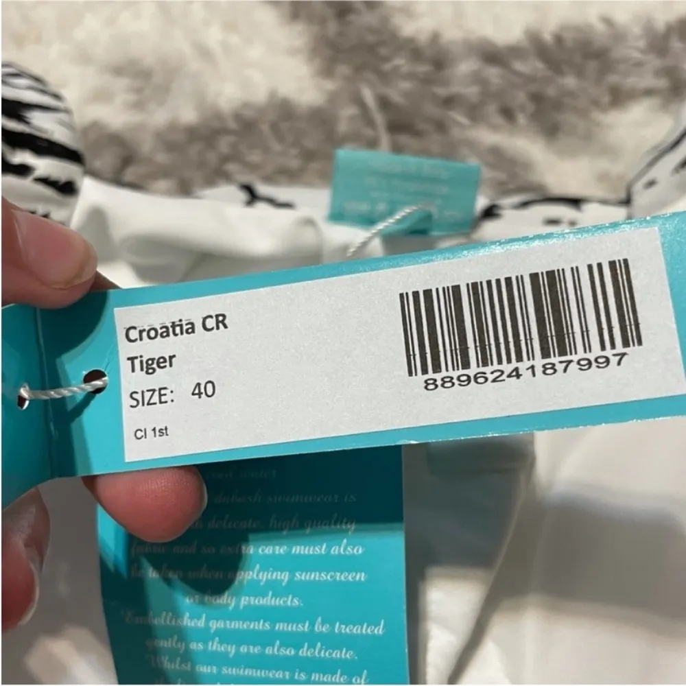 Melissa Odabash Croatia Tiger Print Swimsuit One Piece Black Size 4 - Image 6