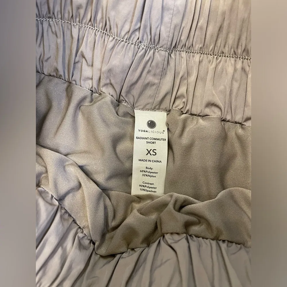 Yogalicious XS Radiant commuter Woven Smocked high waist running shorts - Image 2