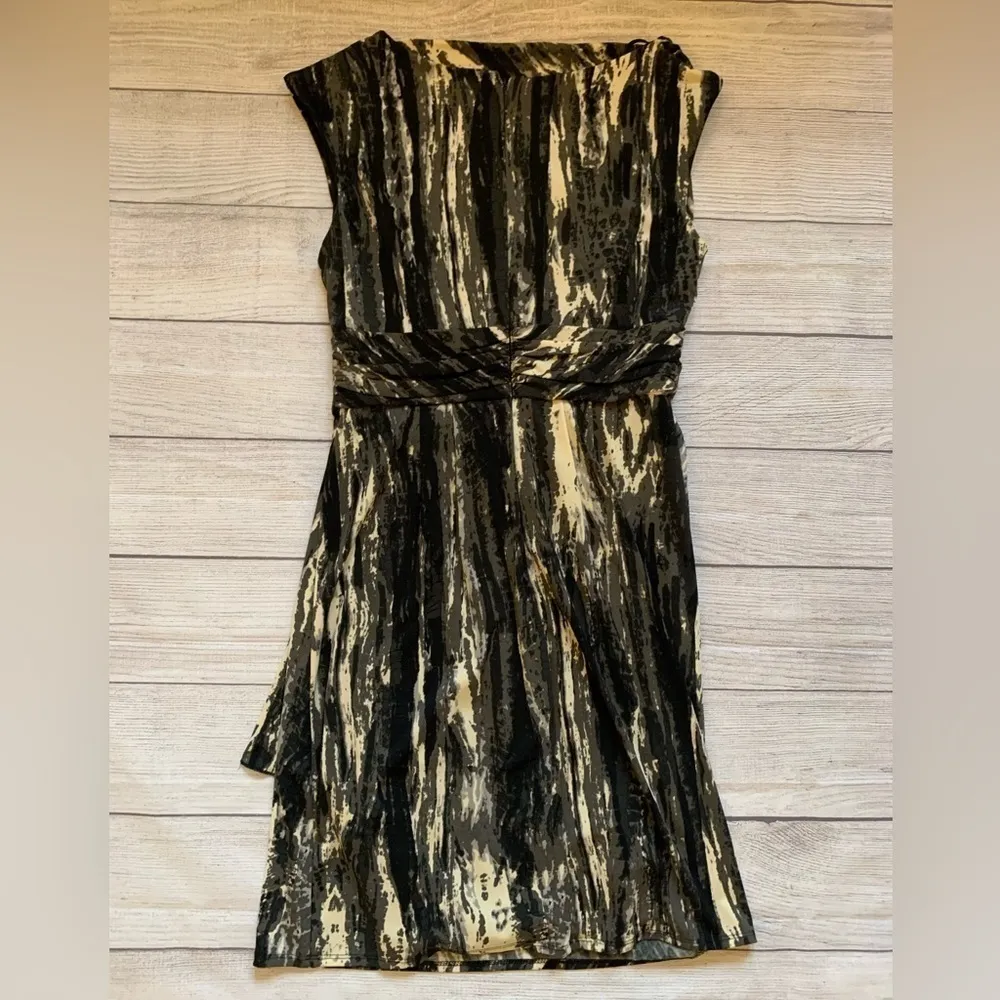 Black and White Abstract Print Sleeveless Gathered Waist Dress 6P - Image 2