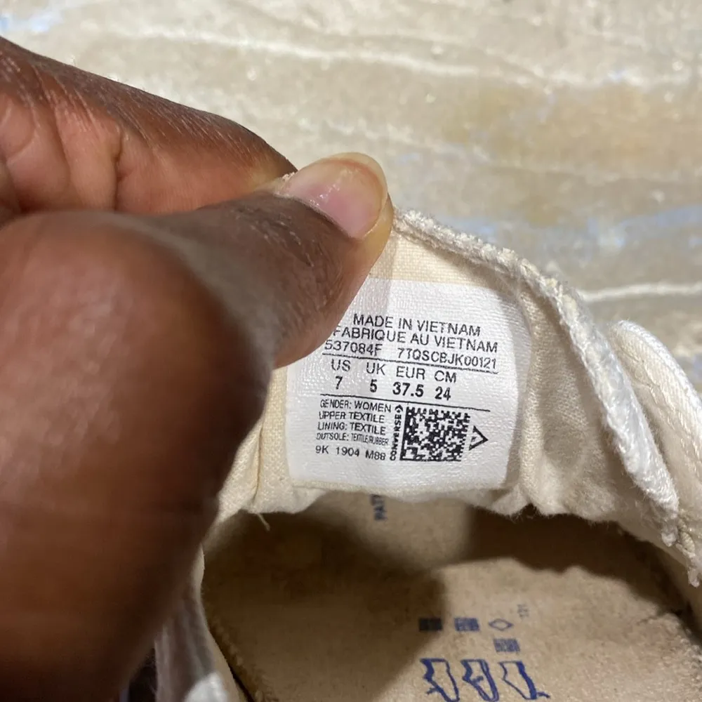 Converse All Star Low Tops Lace Up White Shoes Women’s 7 - Image 6