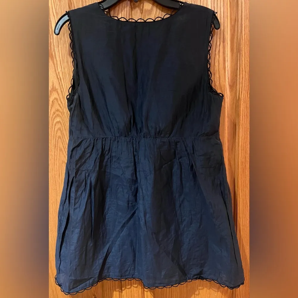 Banana Republic Black Embroidered Sleeveless V-Neck Silk Blouse Tunic Top Size 4 - Image 6