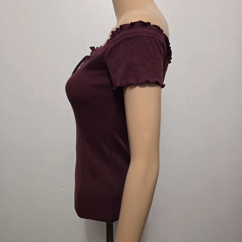 Aeropostale Burgundy Ribbed Off-Shoulder Lace-Up Crop Top Size Medium - Image 3