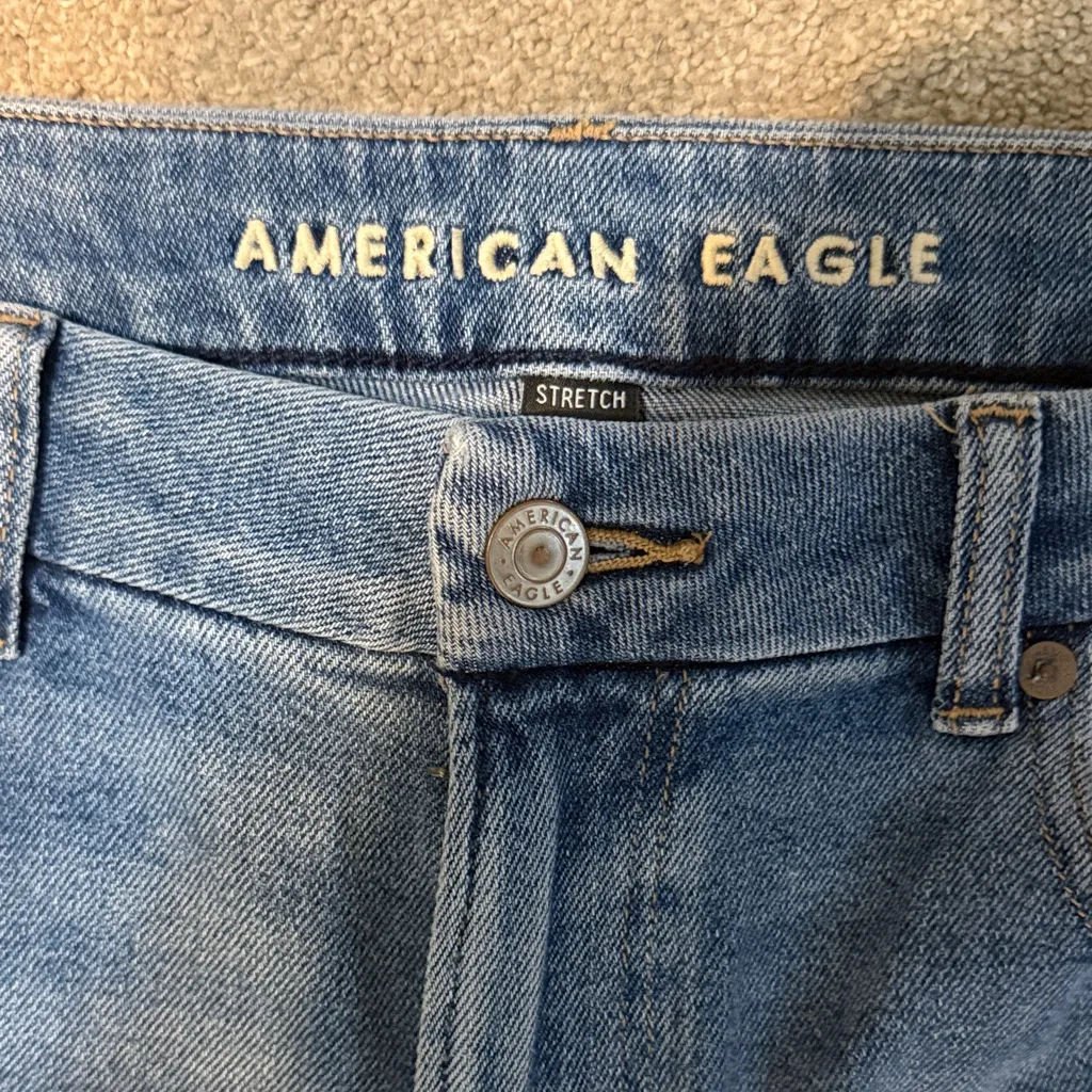 American Eagle Medium Wash Curvy Mom Jeans Size 14 - Image 3