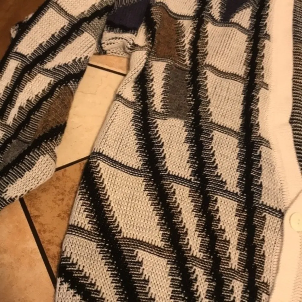 Koman oversized button up knit cardigan sweater size large Black - Image 15