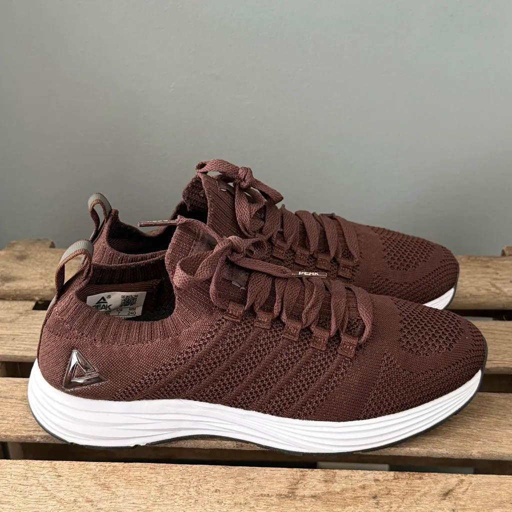 PEAK Tennis Shoes Size 7 Brown Lightweight Walking Slip - Image 5