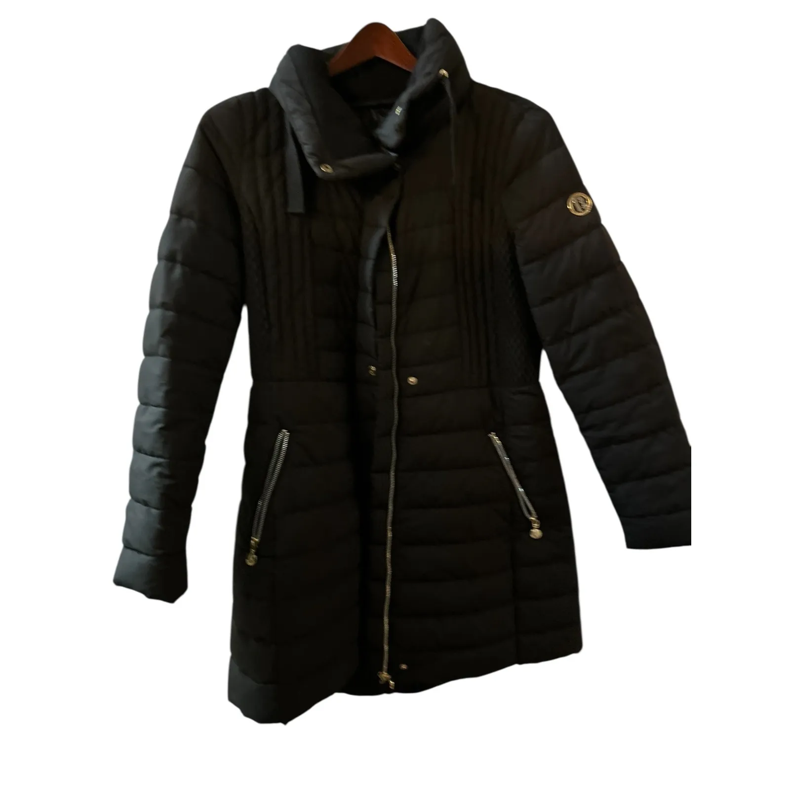 Bernardo Women's Black Puffer Coat with Stylish Collar and Zipper Details Size M - Image 2