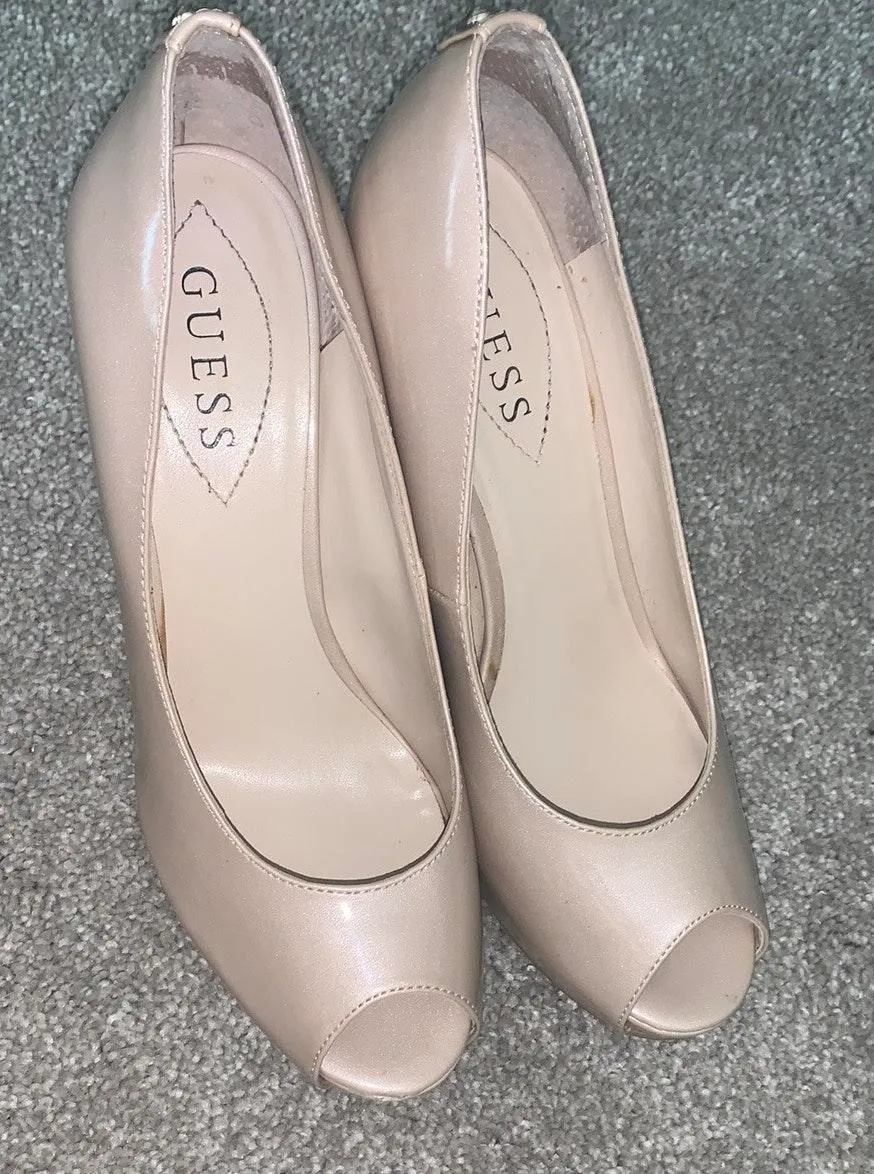 Guess shiny nude pumps  - Image 2