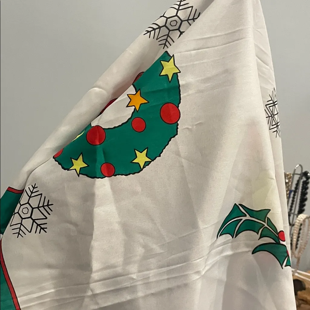 Elegant Green and White vintage holiday Scarf featuring snowman - Image 4