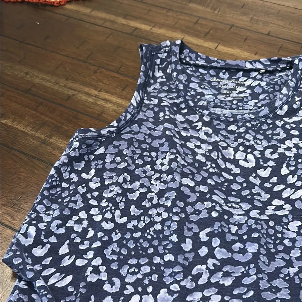 Tommy Bahama Women's Blue Patterned Tank Top - Image 4