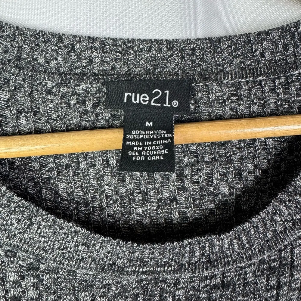 Rue 21 Heather Black Crewneck Ribbed Fitted Short Sleeve T-Shirt M - Image 4