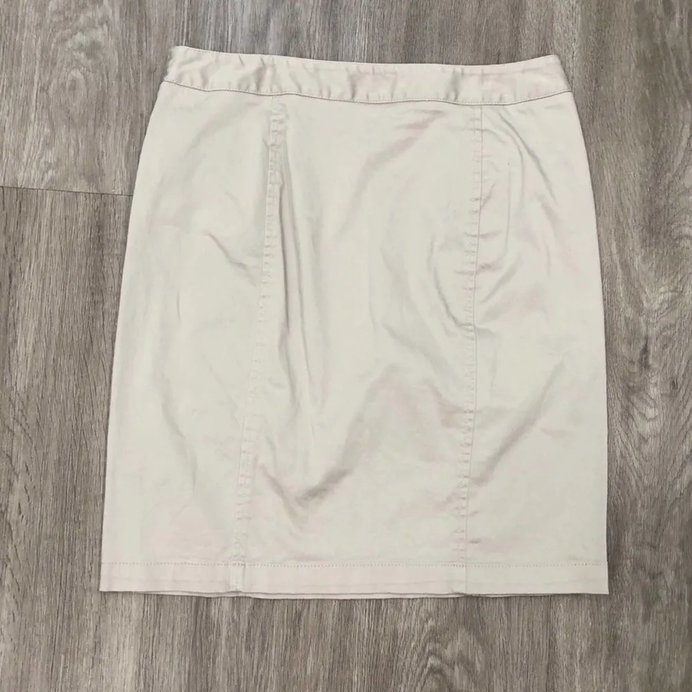 Anne Klein Women's Tan Pencil Straight Stretch Skirt w/ Zip Pocket Detail sz 4 - Image 5