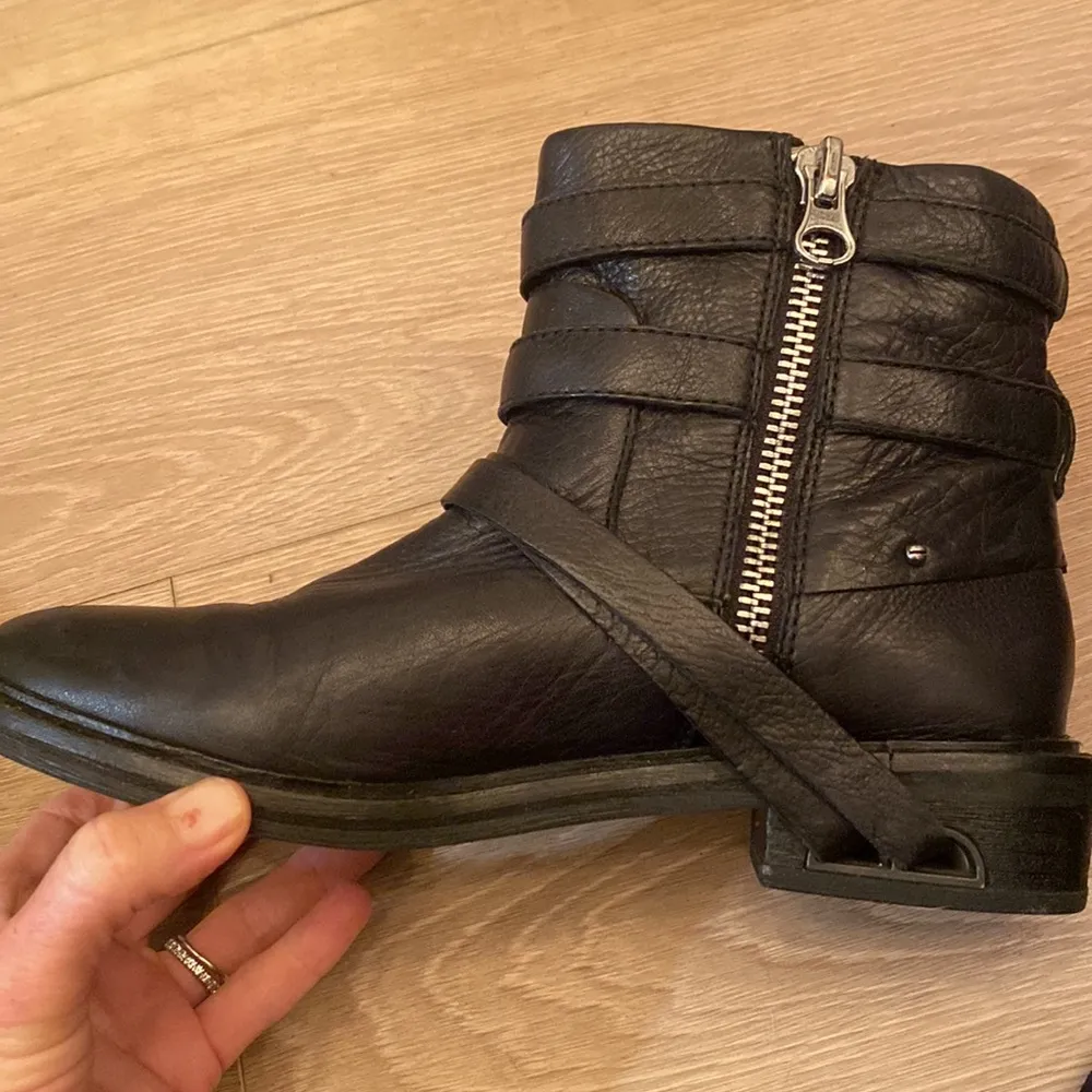 Dolce Vita Kiera Strappy Moto Boot Black Leather Size 8.5 - Image 5