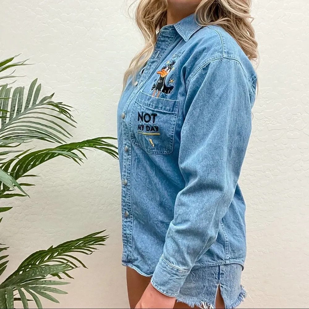 Vintage Warner Bros Daffy Duck Chambray Button Up Size XS - Image 55