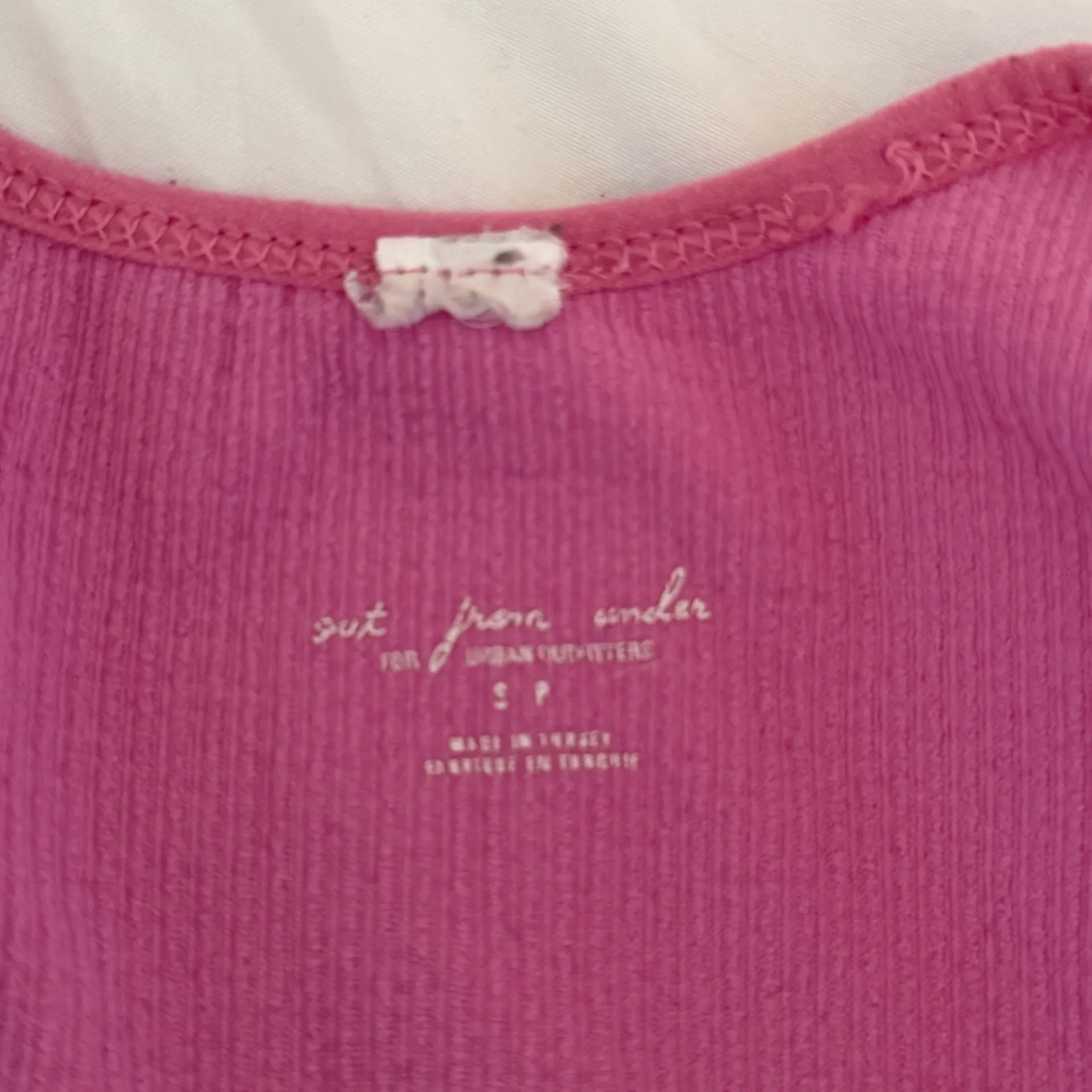 Urban Outfitters Josie Pink Ribbed V-neck Cropped Tank - Image 4