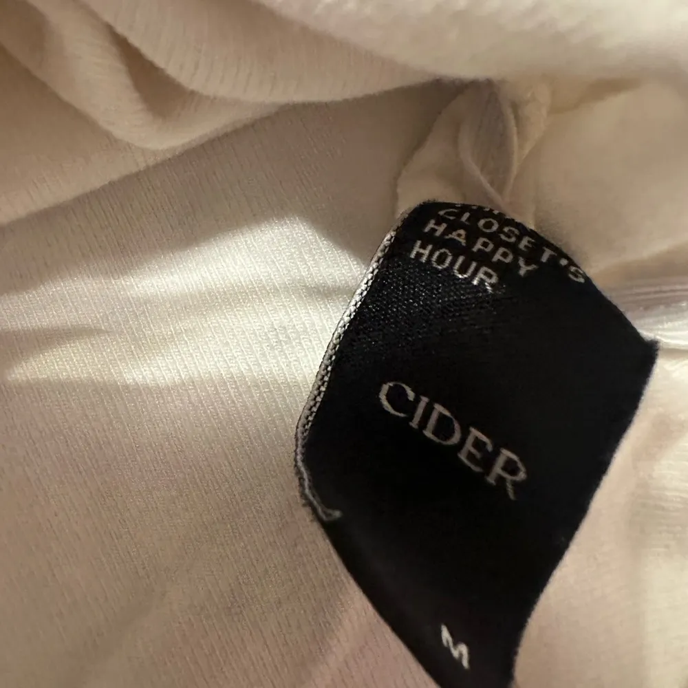 Cider White Cropped Tank Size Medium - Image 3