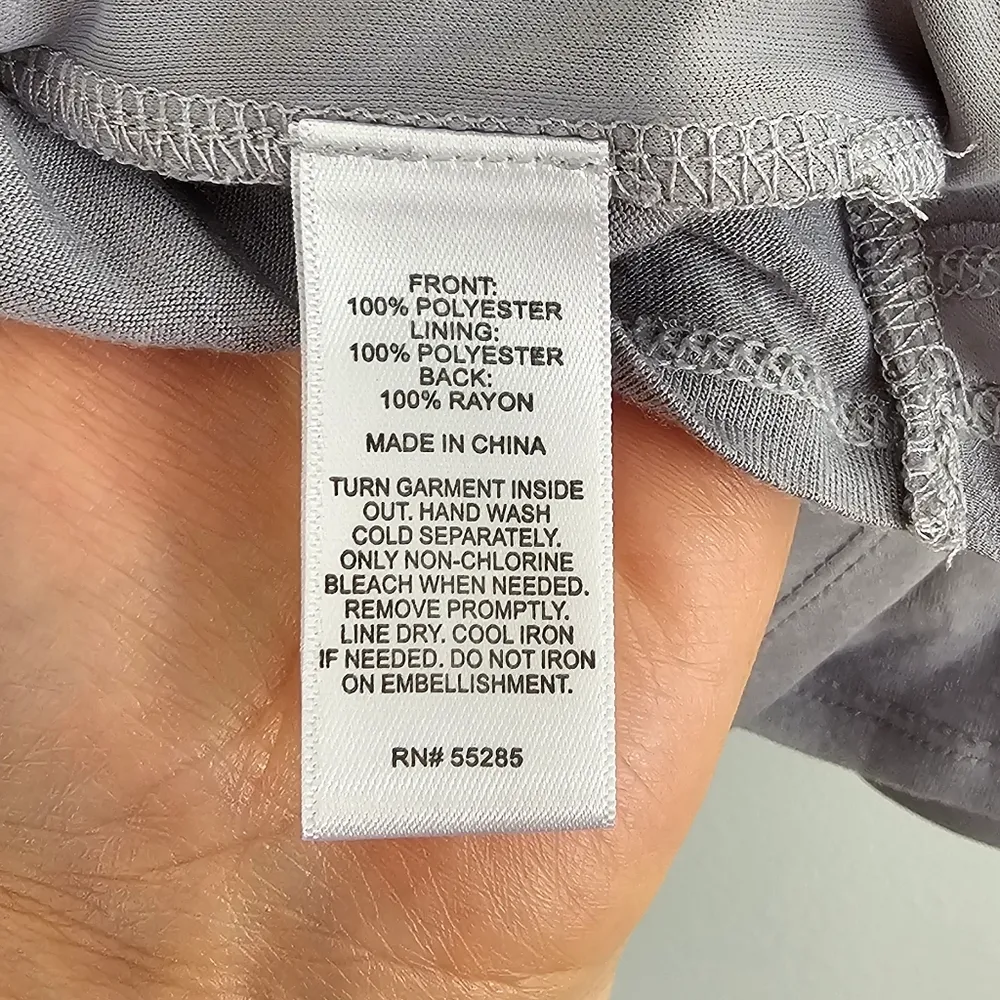 Express grey muscle shirt, lace sequence design - Image 3