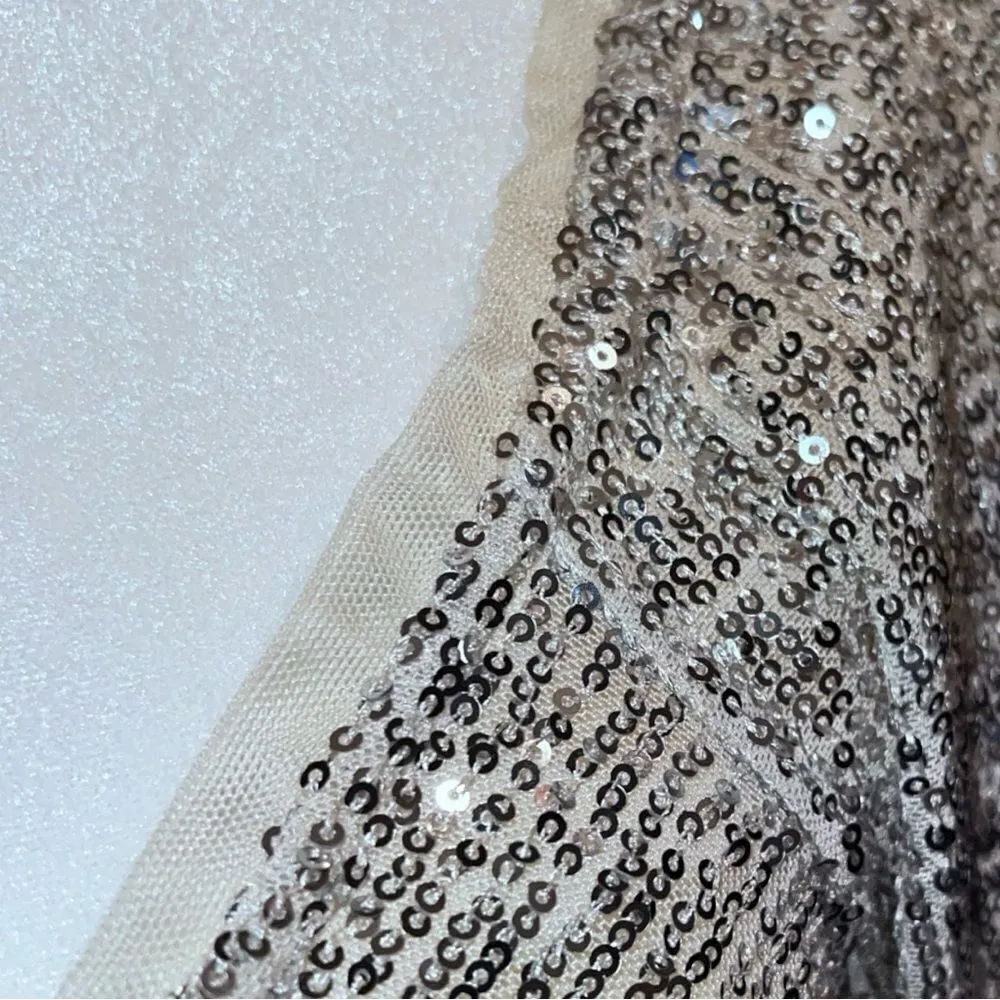 Mi Ami absolutely gorgeous silver sequined top! Silver Size M - Image 3