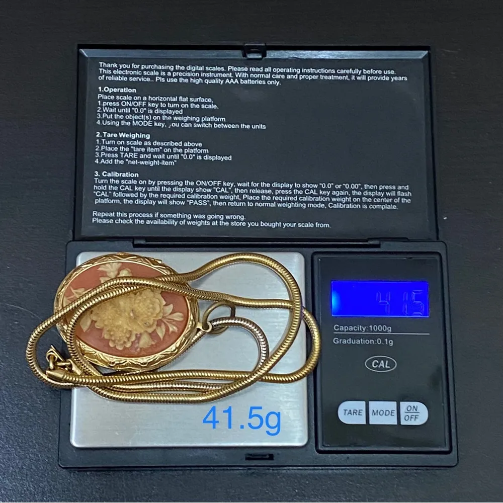 Vintage Flower Cameo Locket Pendant Gold - Image 5