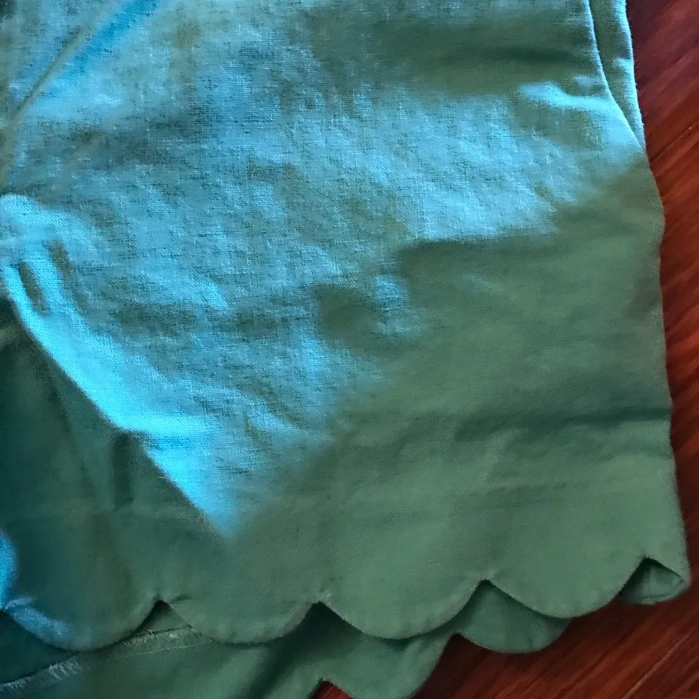 J crew green/blue linen scalloped shorts - Image 2