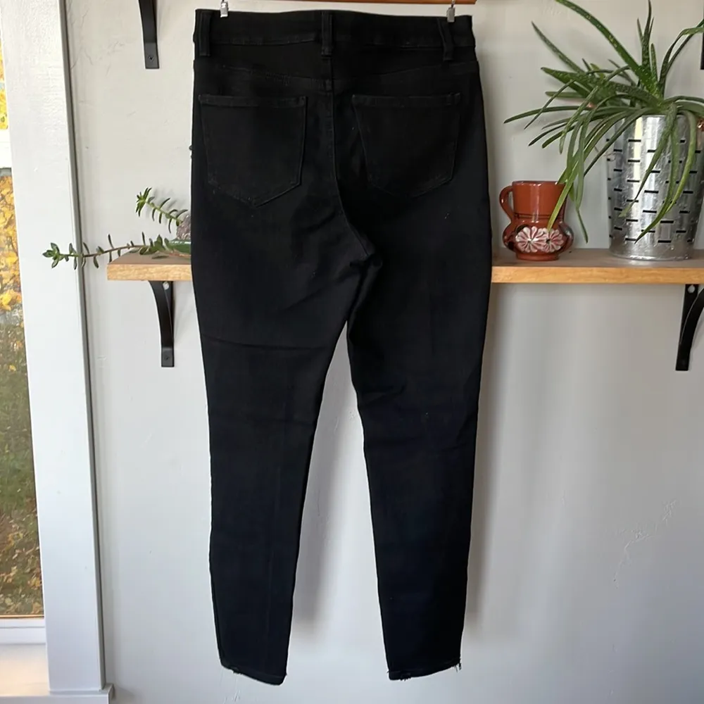 No Boundaries Black High Rise Distressed Skinny Jean with Knee Rips Size 9 - Image 7