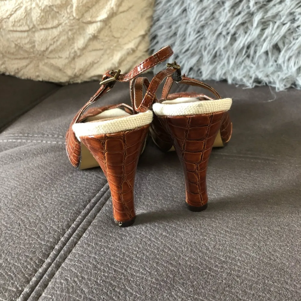 ISAAC MIZRAHI Shiny Burnt Orange/Brown Heels - Image 7