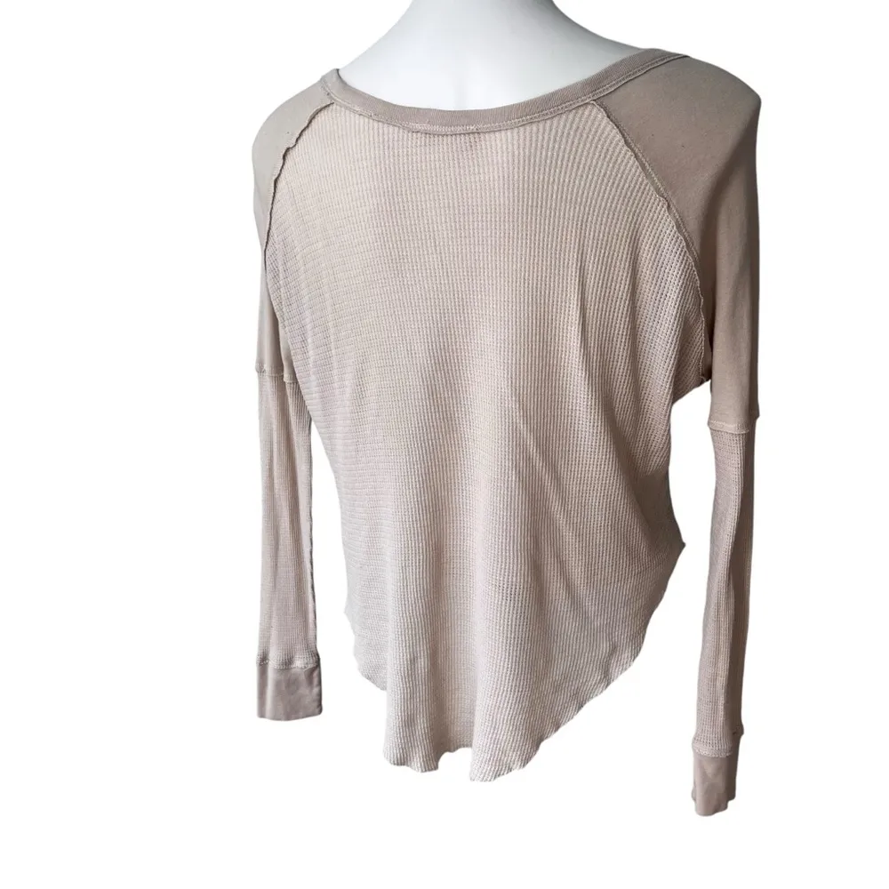 Aritzia TNA Alder Thermal Long Sleeve Waffle
Knit Relaxed Fit Top, Sz XS - Image 5