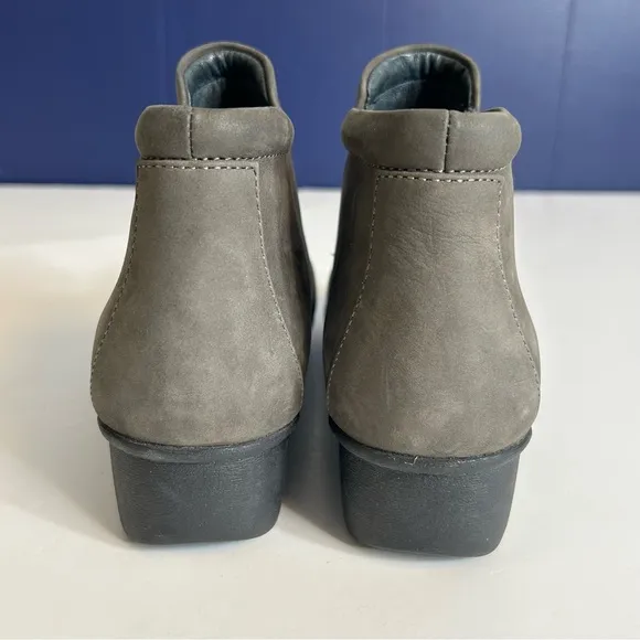 Dansko Lee Nubuck Zip Up‎ Ankle Boots - size 6 - Image 6