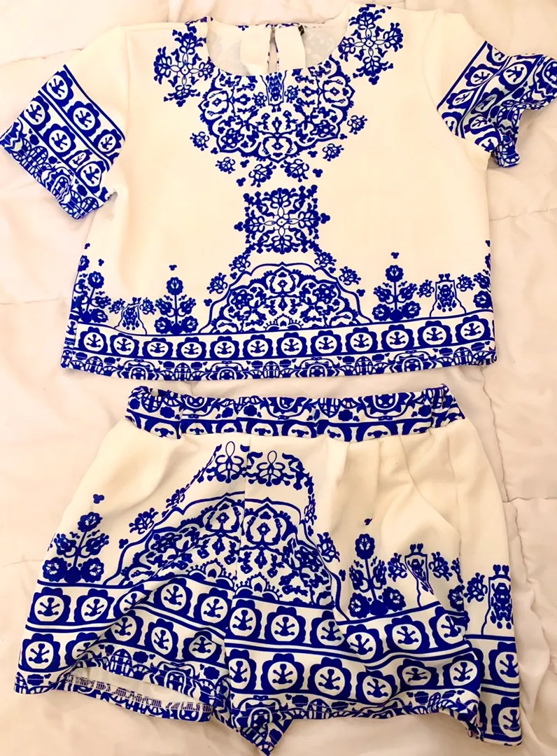 Romwe Two Piece Porcelain Short Set - Image 3