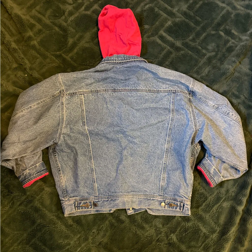 Vintage Gap denim jacket with red fleece hoodie lining - Image 2