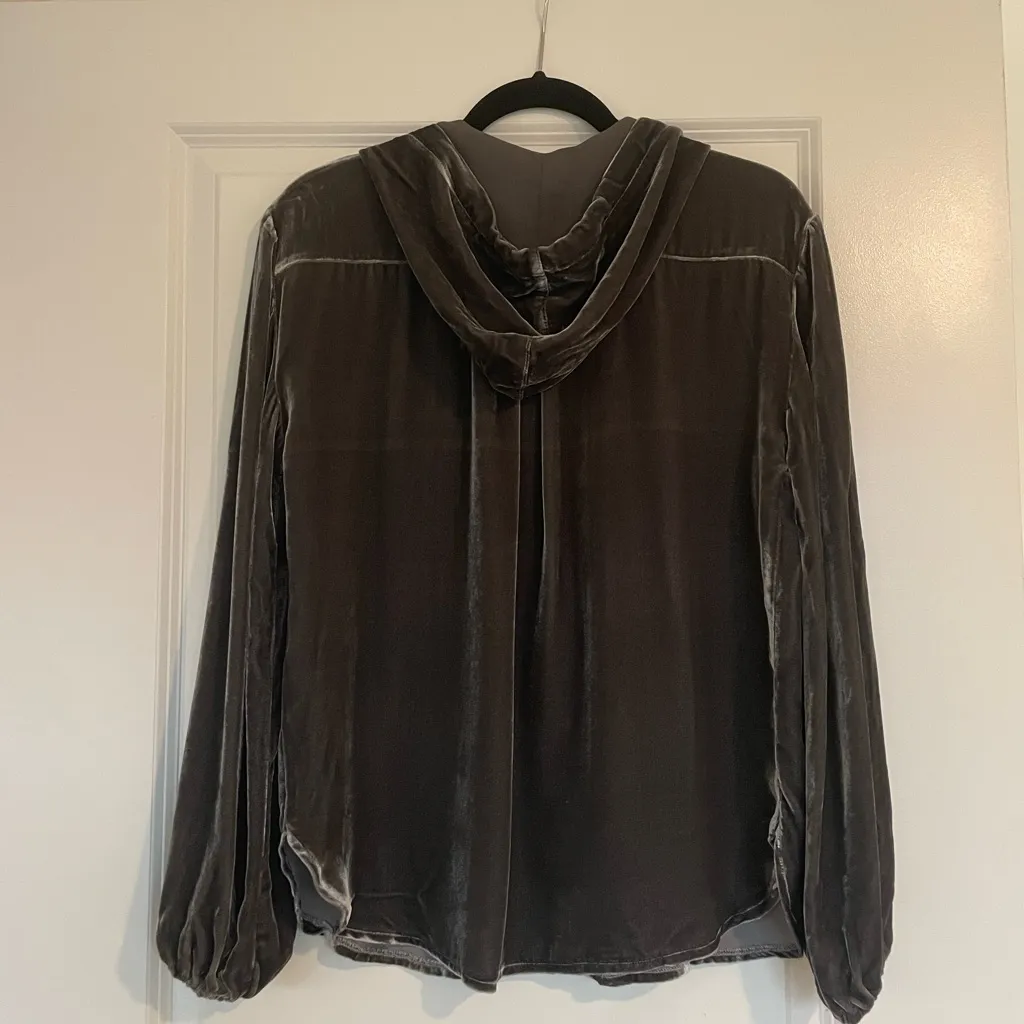 Velvet Button - Image 3