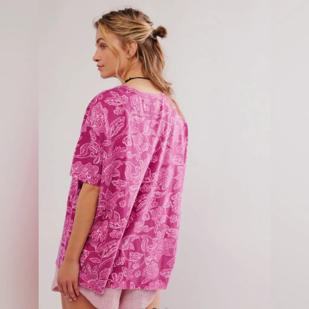 We The Free People NWOT Nina Printed Relaxed Oversized Tee Shirt in Magenta Combo Size XS - Image 2