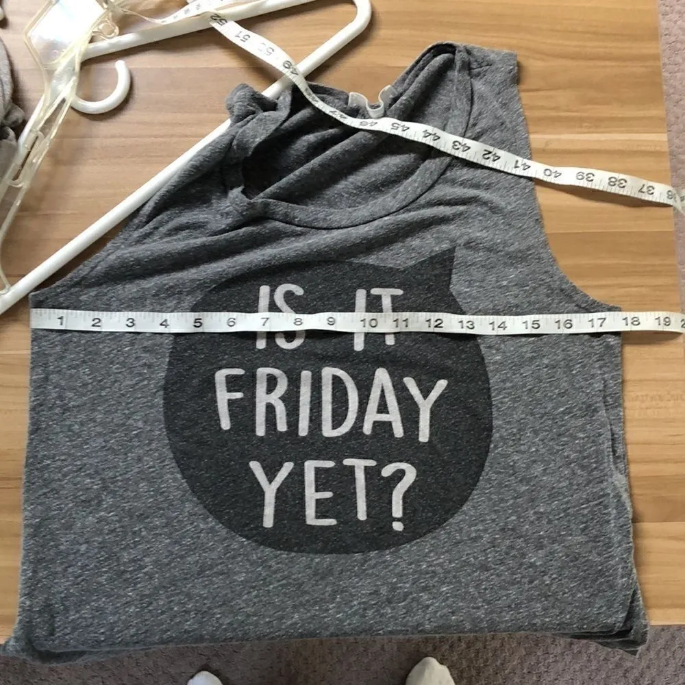 🌻3/20 Is it Friday yet? UC Closet tank top. Gray Size M - Image 5