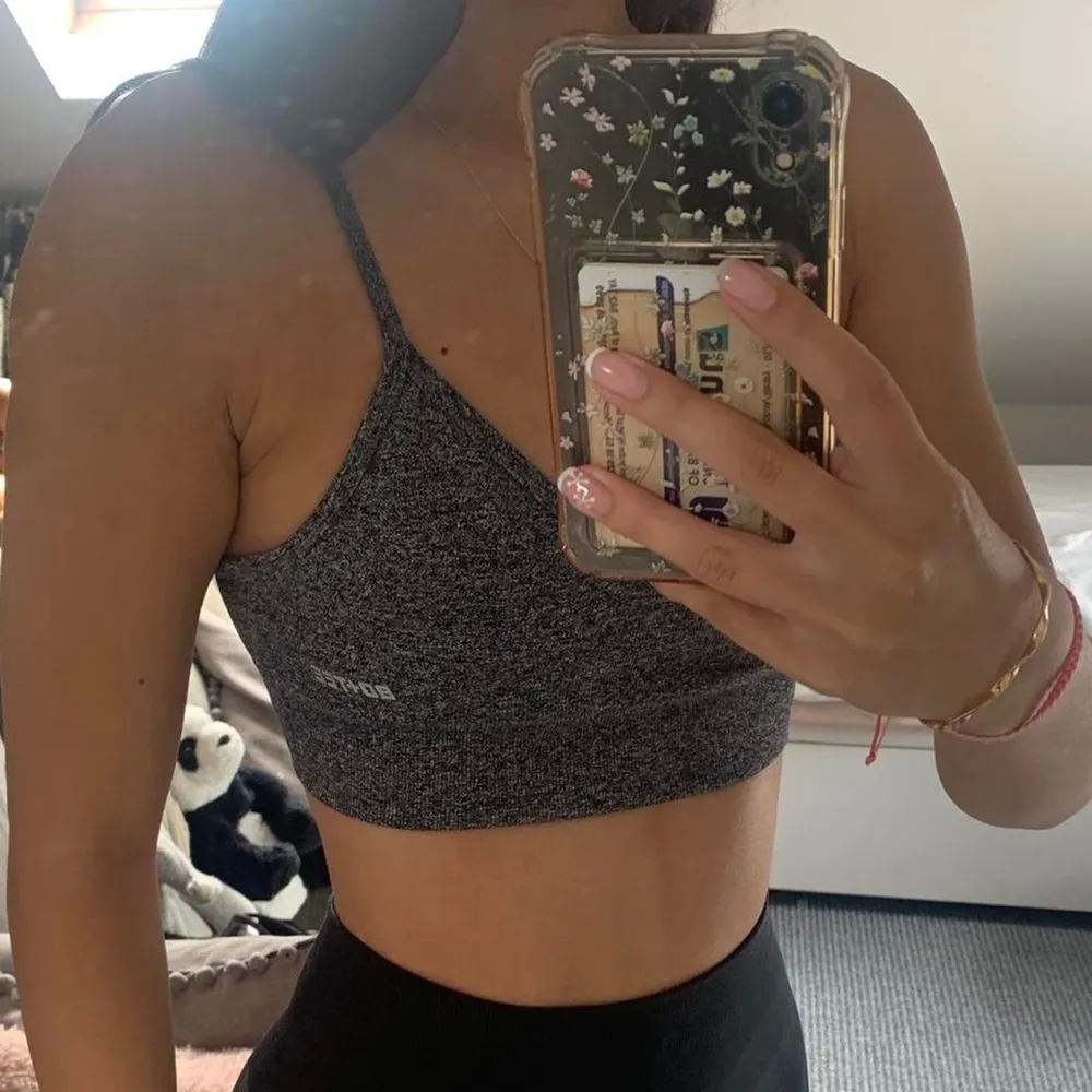 Bo+Tee Seamless Scoop Sports Bra in Gray Marl - Image 6