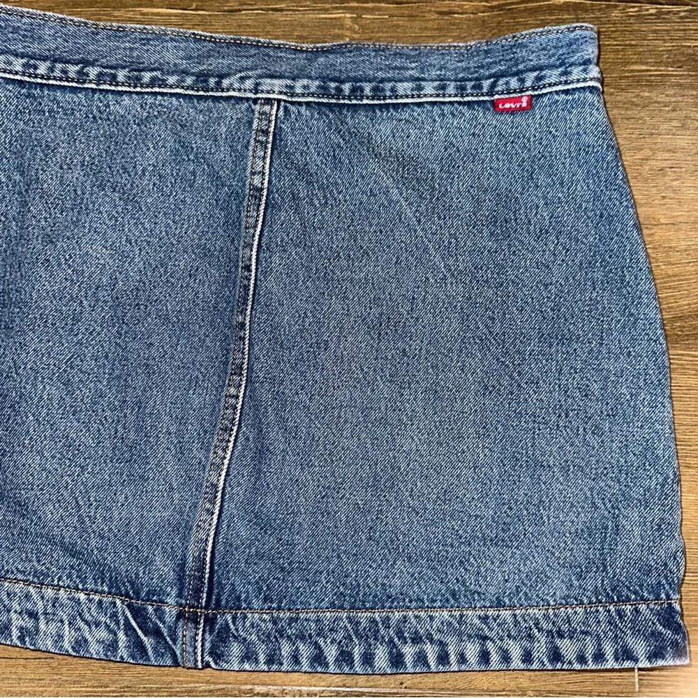 Levi's Levi’s Wrap Skirt Size 27 Medium Wash Denim 100% Cotton - Image 6