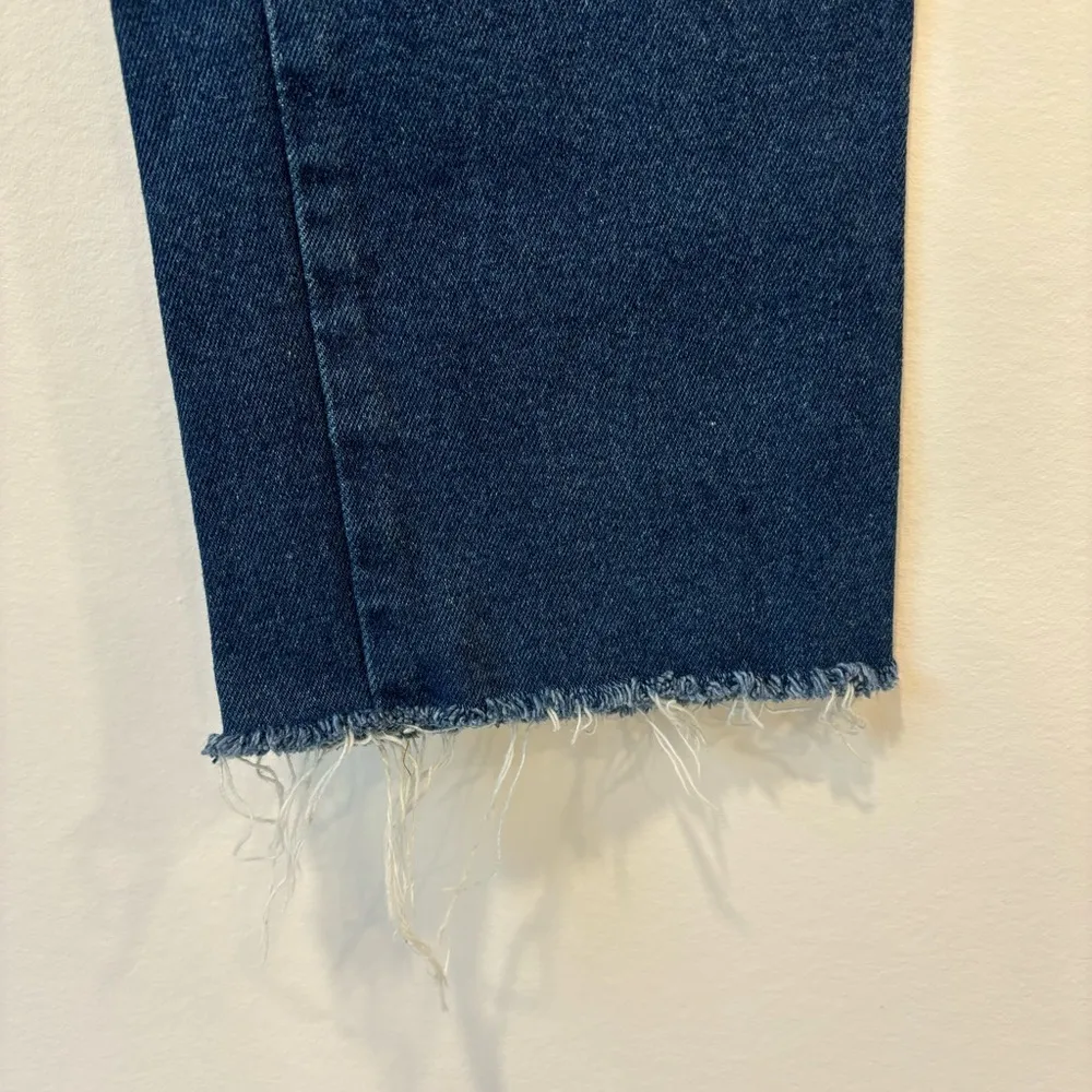 Good American Dark Wash Straight Leg Jeans Raw Hem Asymmetrical Pockets - Image 4