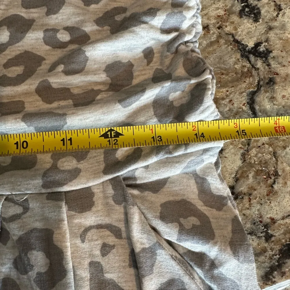 Leopard Romper Anistar NWT Size M/L Gray Bandeau Top Capri Length with Pockets Size M - Image 8