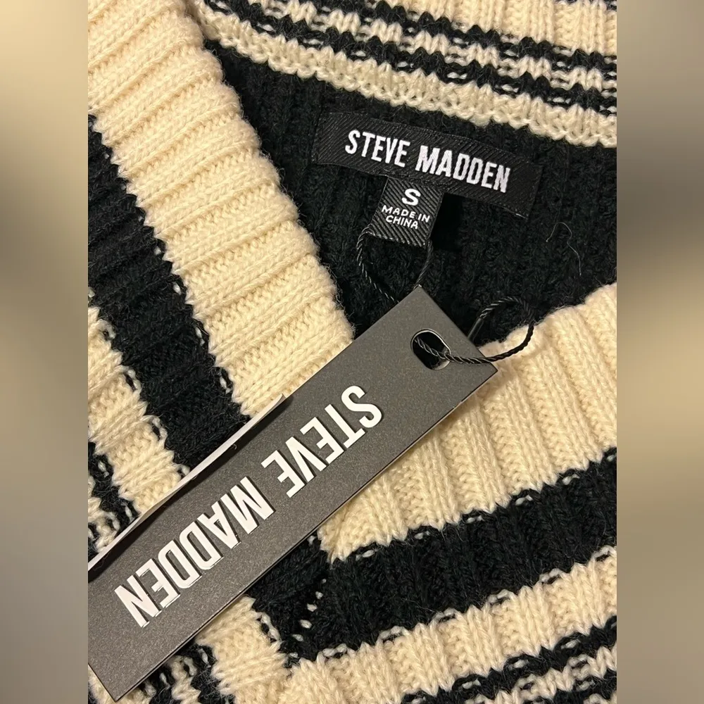 Steve Madden  
Women's Jen V-Neck Tipping-Detail Sweater - Image 9