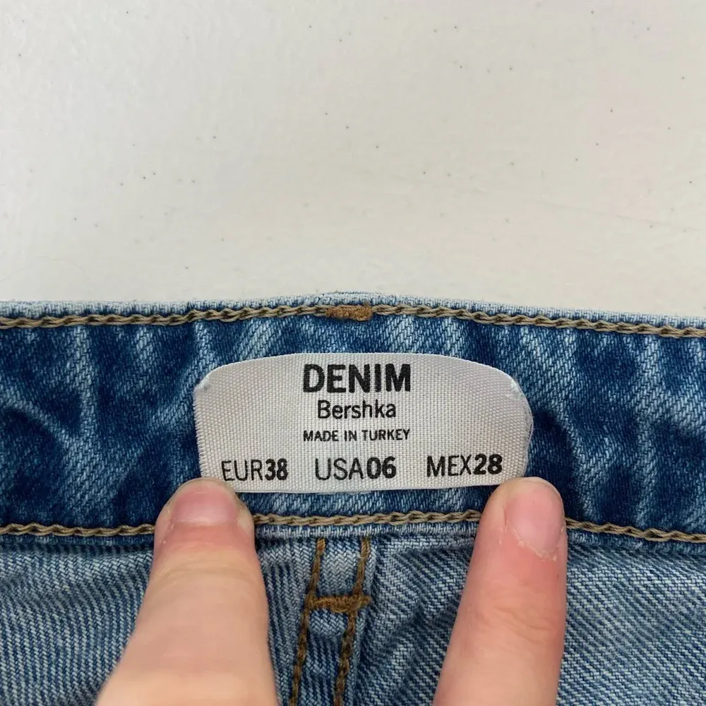 EUC | Bershka women’s light wash ripped straight cut jeans —‎ size 6 - Image 6