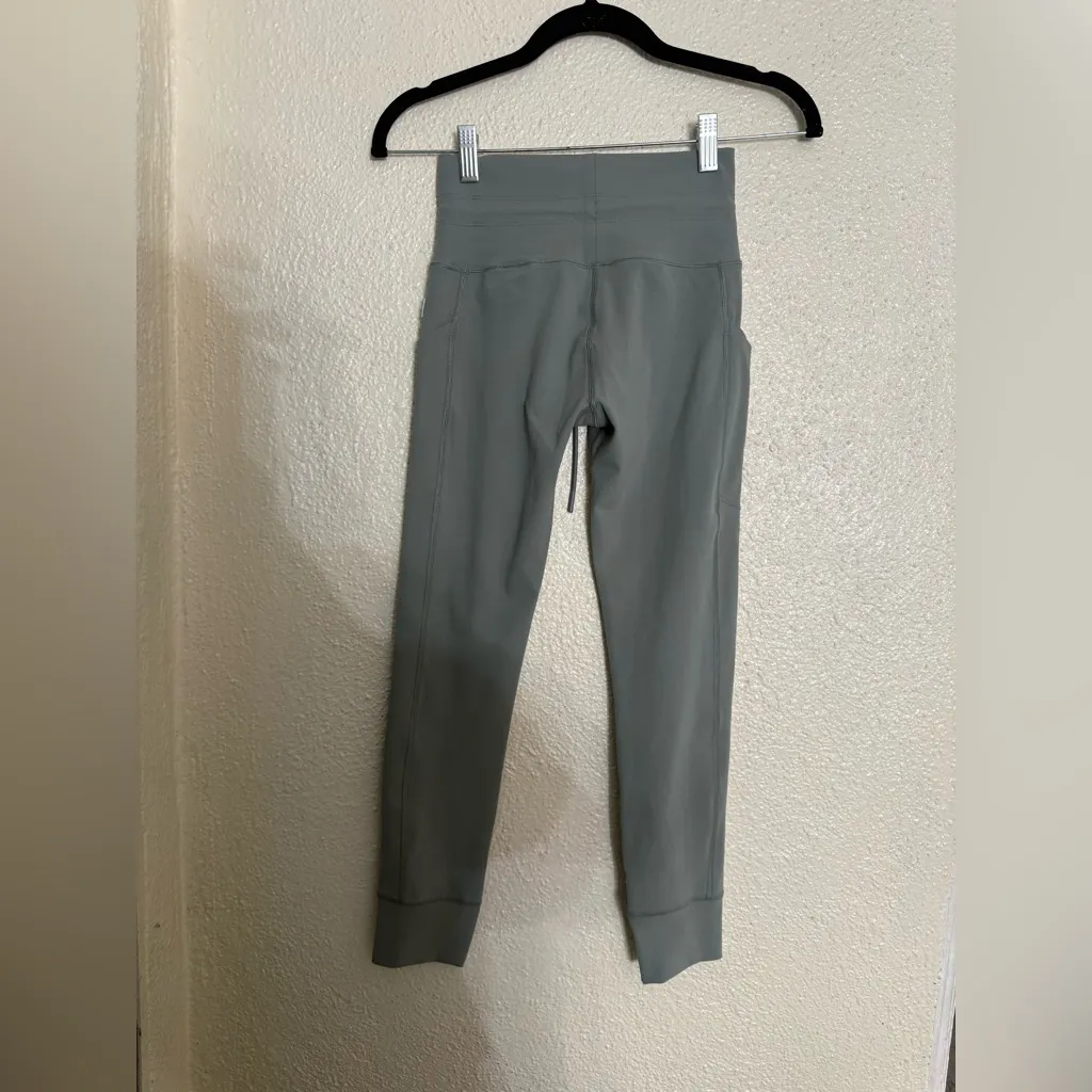 Vuori Daily Pocket Sage Green High-Waisted Leggings size XS - Image 8