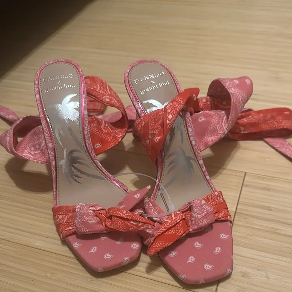 Gianni Bini × DANNIJO Misch Bandana
Colorblock Print Ankle Wrap Bow Sandals - Image 6