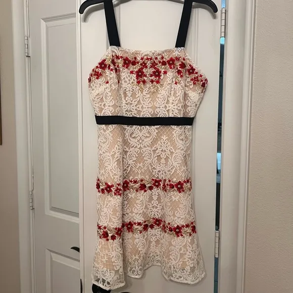 White Paloma Embroidered Lace Dress Size medium - Image 2