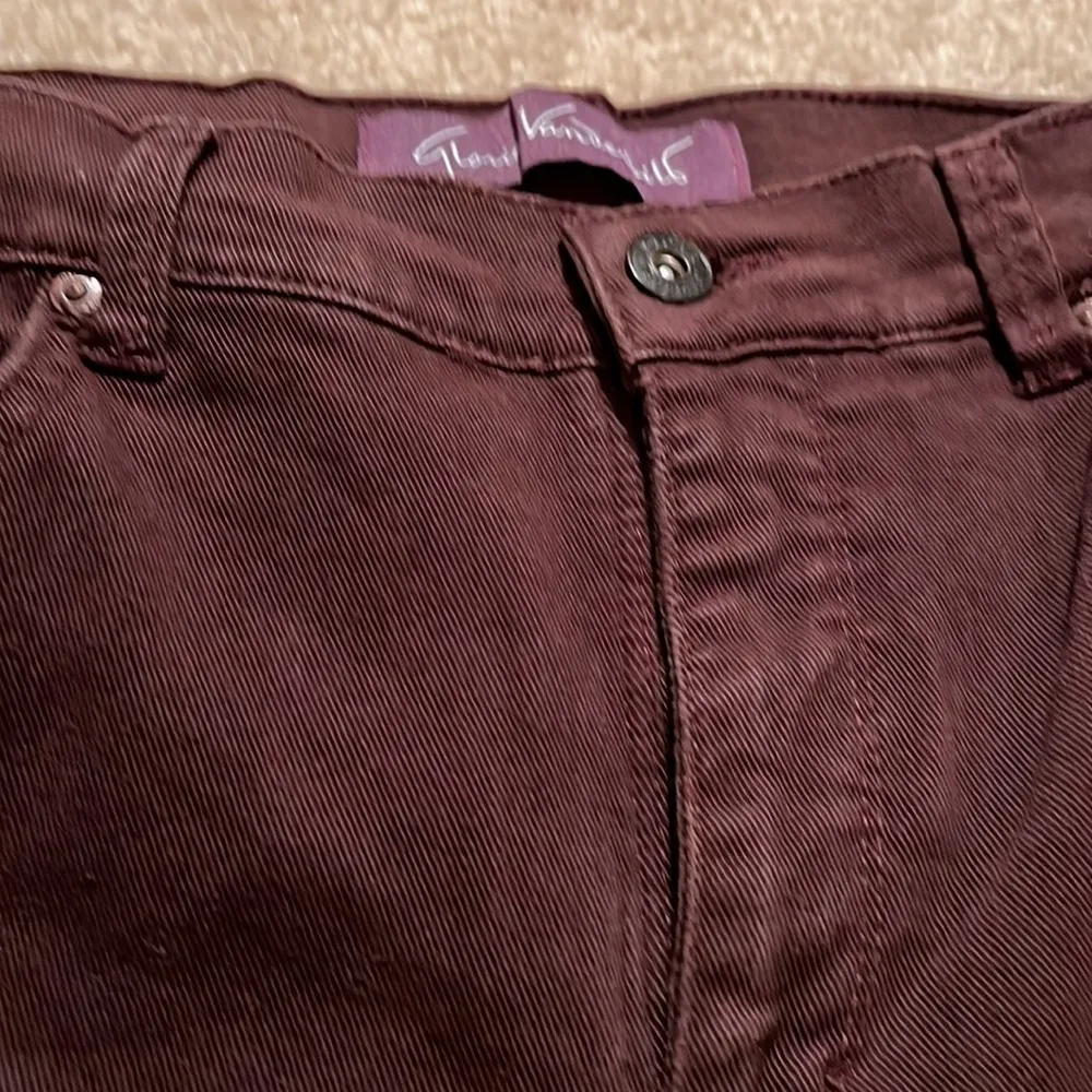 Gloria Vanderbilt brown jean capris Size 8 - Image 2