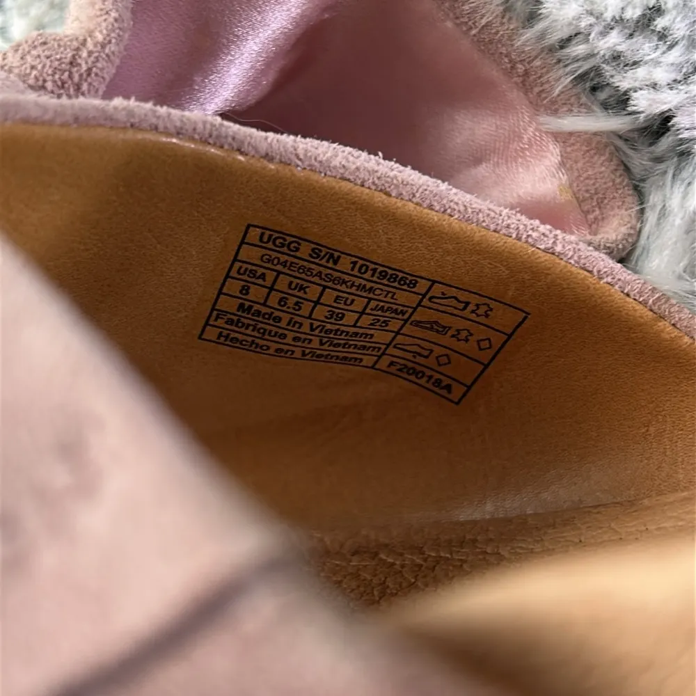 NWOT  UGG Pink and Tan Slippers with Suede Bows - Image 7