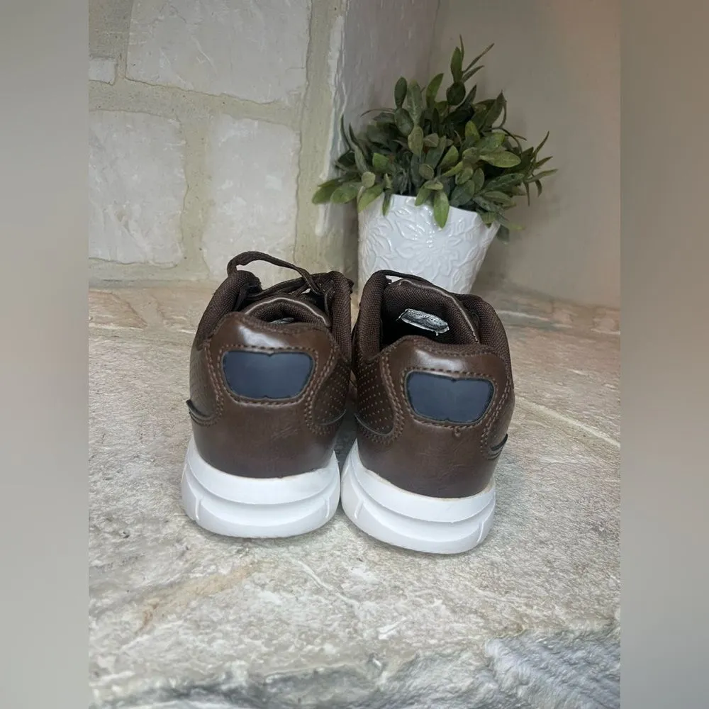 Levis brown sneakers sz 2 - Image 3