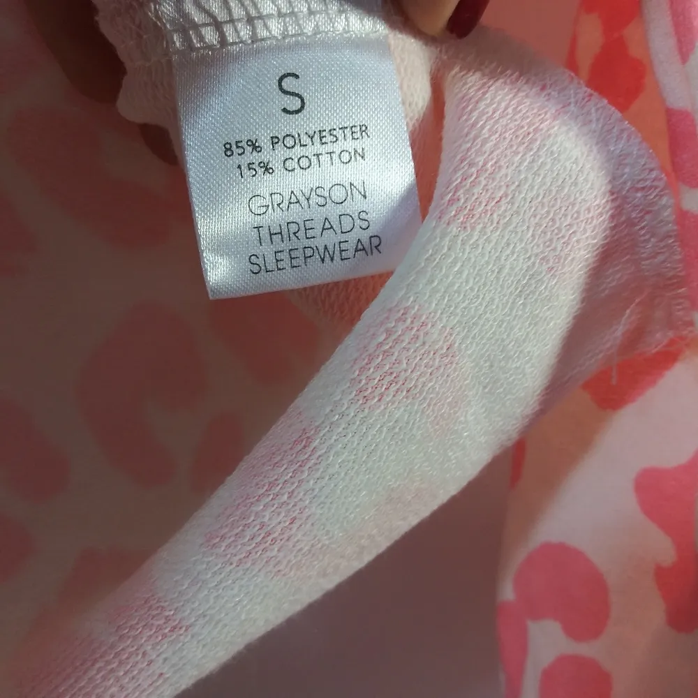 Grayson Threads Women's Pink Leopard Lips Printed Sleepwear Top Small - Image 8